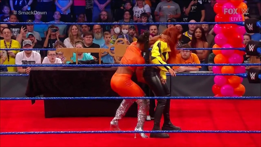 WWE_Friday_Night_SmackDown_2021_09_17_720p_HDTV_x264-NWCHD_mp4_004971824.jpg