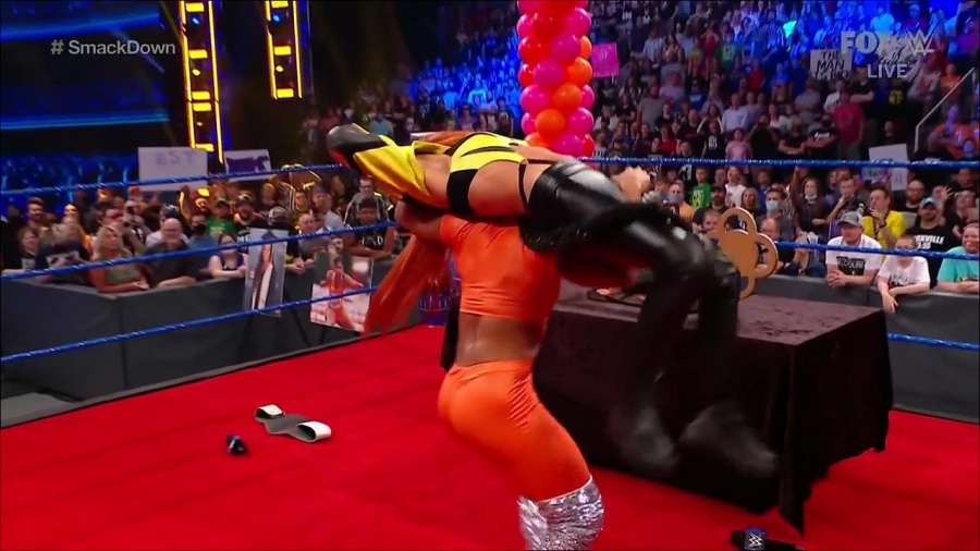 WWE_Friday_Night_SmackDown_2021_09_17_720p_HDTV_x264-NWCHD_mp4_004973426.jpg