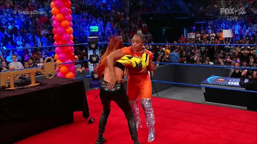 WWE_Friday_Night_SmackDown_2021_09_17_720p_HDTV_x264-NWCHD_mp4_004978231.jpg