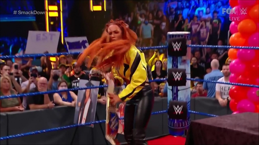 WWE_Friday_Night_SmackDown_2021_09_17_720p_HDTV_x264-NWCHD_mp4_004983035.jpg
