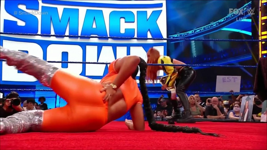 WWE_Friday_Night_SmackDown_2021_09_17_720p_HDTV_x264-NWCHD_mp4_004986239.jpg