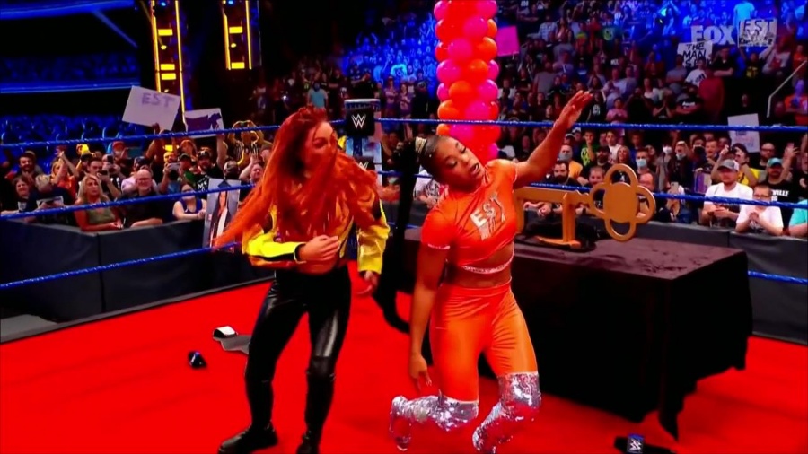 WWE_Friday_Night_SmackDown_2021_09_24_1080p_HDTV_x264-NWCHD_mp4_000246045.jpg