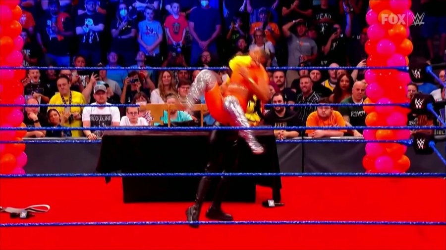 WWE_Friday_Night_SmackDown_2021_09_24_1080p_HDTV_x264-NWCHD_mp4_000247447.jpg