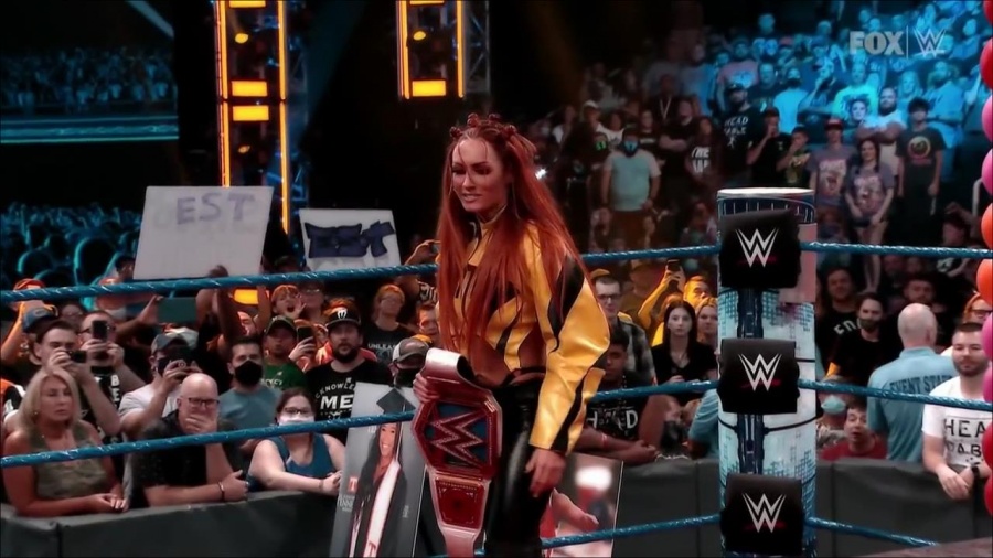 WWE_Friday_Night_SmackDown_2021_09_24_1080p_HDTV_x264-NWCHD_mp4_000250950.jpg