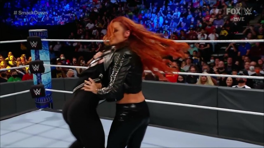 WWE_Friday_Night_SmackDown_2021_09_24_1080p_HDTV_x264-NWCHD_mp4_000757189.jpg