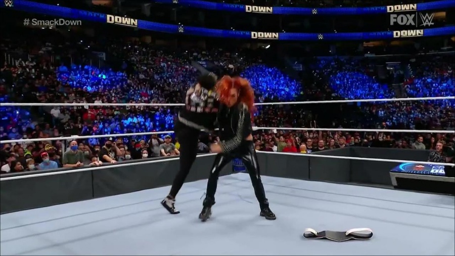 WWE_Friday_Night_SmackDown_2021_09_24_1080p_HDTV_x264-NWCHD_mp4_000759992.jpg
