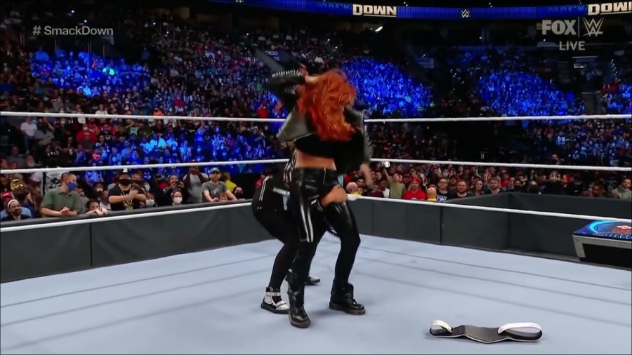 WWE_Friday_Night_SmackDown_2021_09_24_1080p_HDTV_x264-NWCHD_mp4_000761393.jpg