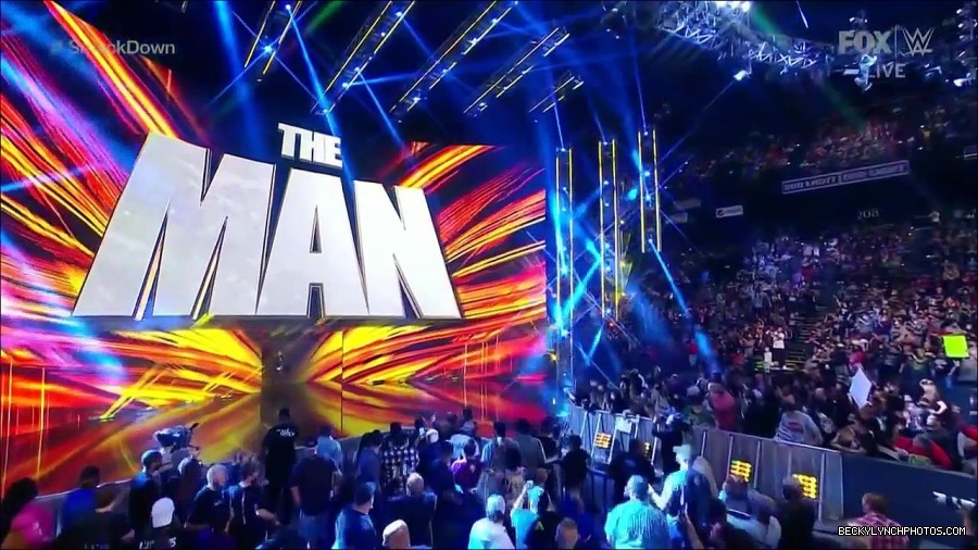 WWE_Friday_Night_SmackDown_2021_10_01_720p_HDTV_x264-NWCHD_mp4_004296299.jpg