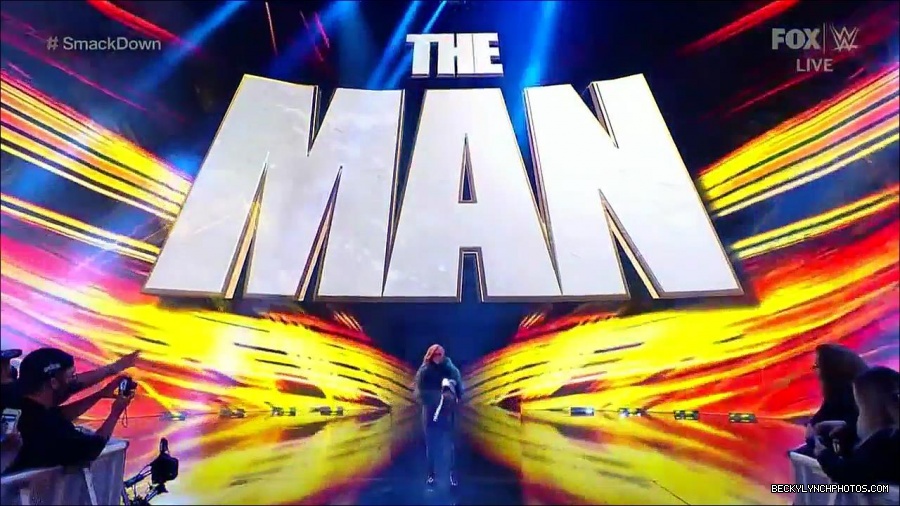 WWE_Friday_Night_SmackDown_2021_10_01_720p_HDTV_x264-NWCHD_mp4_004305408.jpg