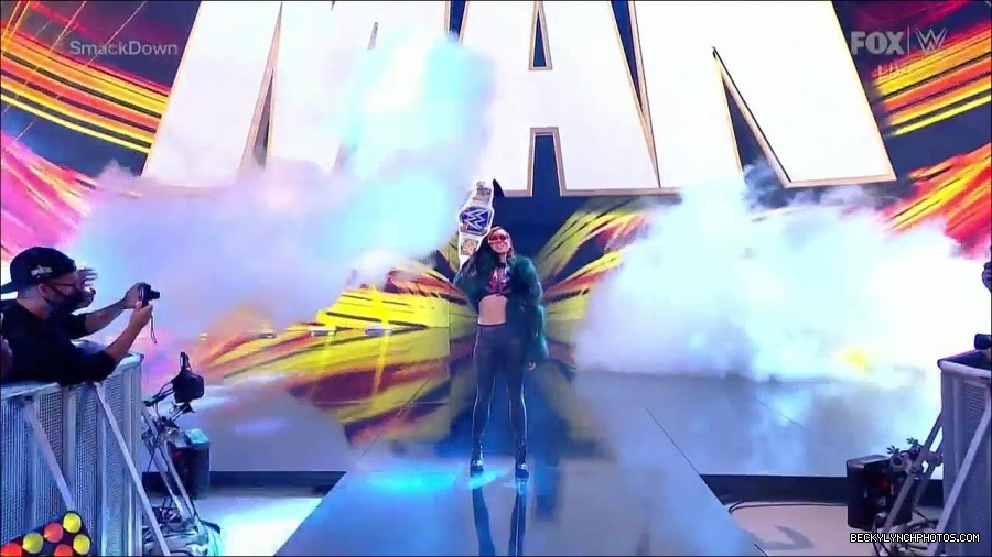 WWE_Friday_Night_SmackDown_2021_10_01_720p_HDTV_x264-NWCHD_mp4_004309613.jpg