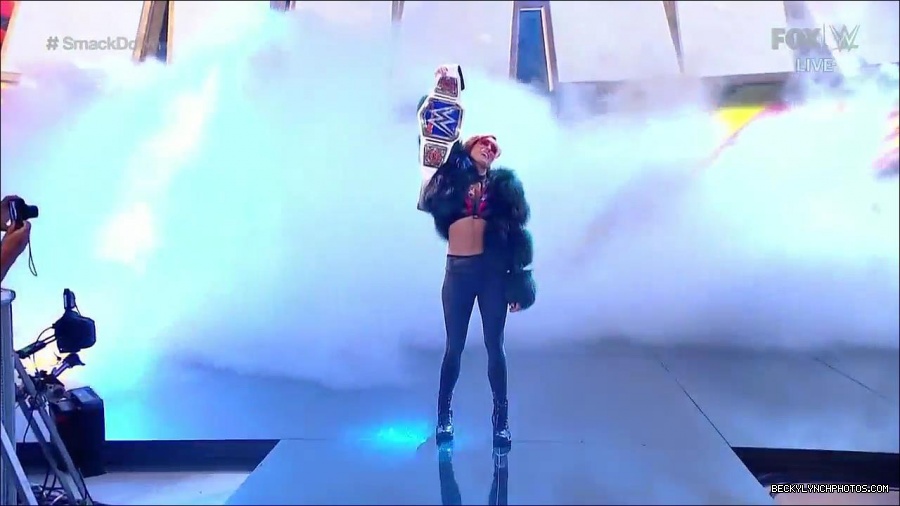 WWE_Friday_Night_SmackDown_2021_10_01_720p_HDTV_x264-NWCHD_mp4_004312415.jpg