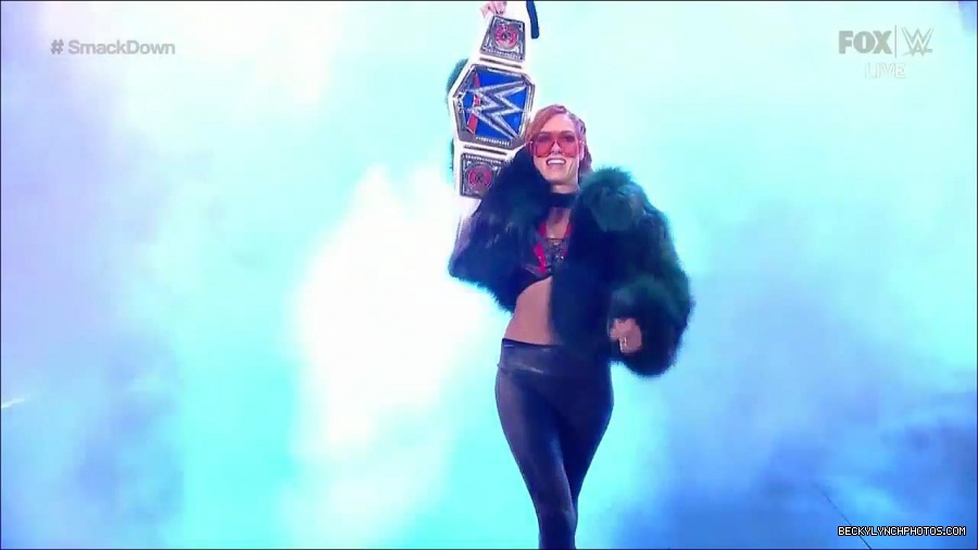WWE_Friday_Night_SmackDown_2021_10_01_720p_HDTV_x264-NWCHD_mp4_004315218.jpg