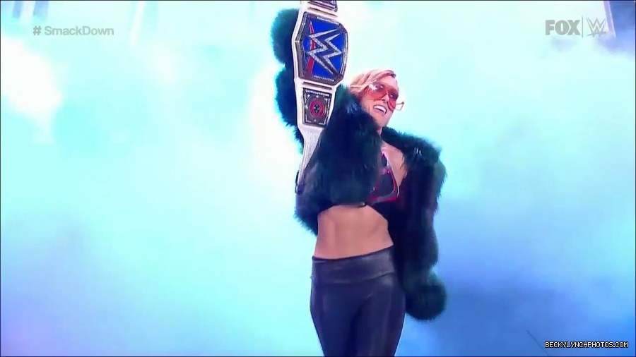 WWE_Friday_Night_SmackDown_2021_10_01_720p_HDTV_x264-NWCHD_mp4_004315919.jpg