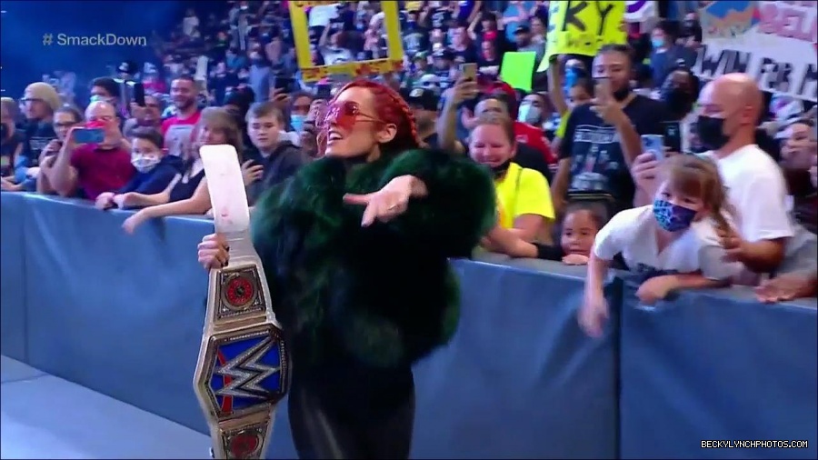WWE_Friday_Night_SmackDown_2021_10_01_720p_HDTV_x264-NWCHD_mp4_004334137.jpg