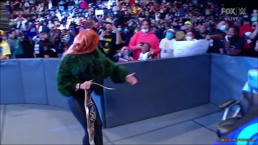 WWE_Friday_Night_SmackDown_2021_10_01_720p_HDTV_x264-NWCHD_mp4_004339743.jpg