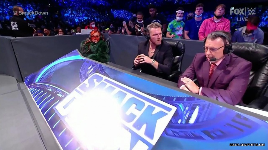WWE_Friday_Night_SmackDown_2021_10_01_720p_HDTV_x264-NWCHD_mp4_004383887.jpg