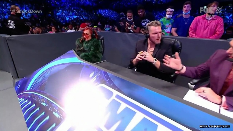 WWE_Friday_Night_SmackDown_2021_10_01_720p_HDTV_x264-NWCHD_mp4_004384587.jpg