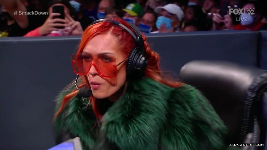 WWE_Friday_Night_SmackDown_2021_10_01_720p_HDTV_x264-NWCHD_mp4_004431534.jpg