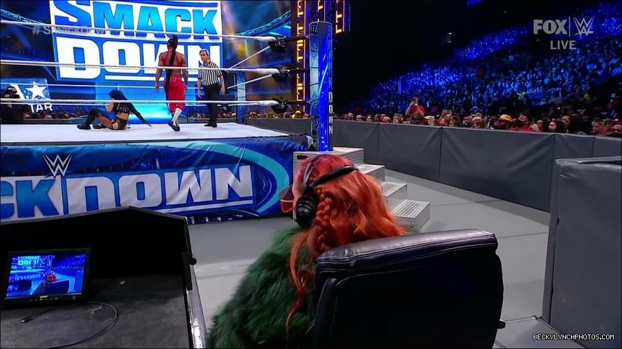 WWE_Friday_Night_SmackDown_2021_10_01_720p_HDTV_x264-NWCHD_mp4_004436439.jpg
