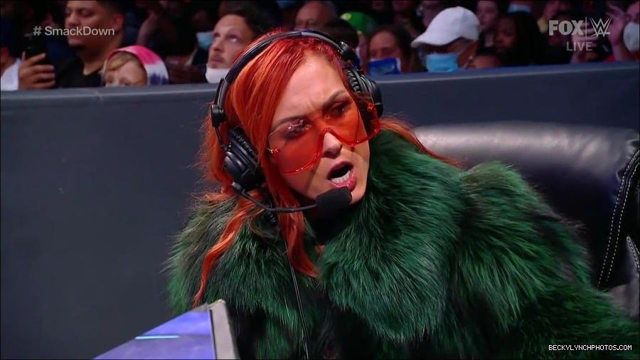 WWE_Friday_Night_SmackDown_2021_10_01_720p_HDTV_x264-NWCHD_mp4_004450453.jpg