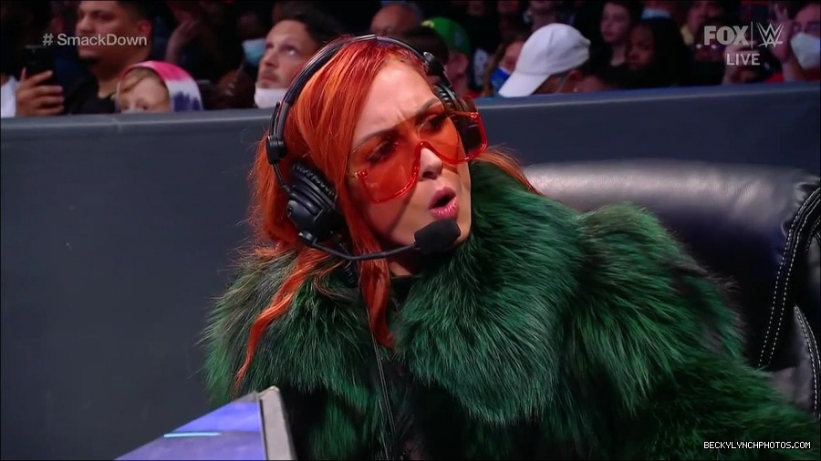 WWE_Friday_Night_SmackDown_2021_10_01_720p_HDTV_x264-NWCHD_mp4_004451154.jpg