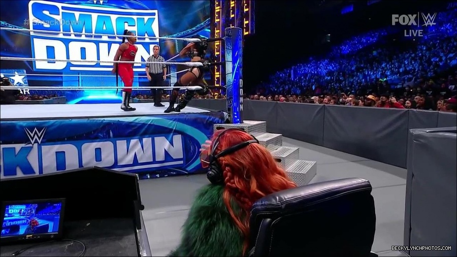 WWE_Friday_Night_SmackDown_2021_10_01_720p_HDTV_x264-NWCHD_mp4_004456059.jpg