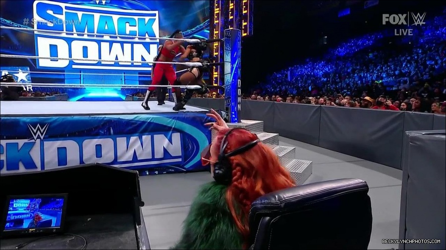 WWE_Friday_Night_SmackDown_2021_10_01_720p_HDTV_x264-NWCHD_mp4_004457460.jpg