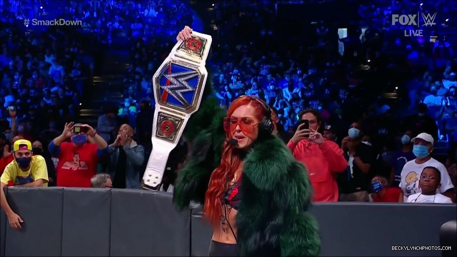 WWE_Friday_Night_SmackDown_2021_10_01_720p_HDTV_x264-NWCHD_mp4_004554858.jpg