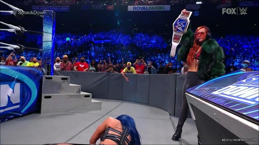WWE_Friday_Night_SmackDown_2021_10_01_720p_HDTV_x264-NWCHD_mp4_004557660.jpg