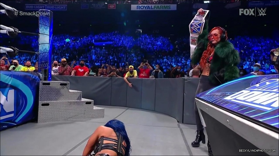 WWE_Friday_Night_SmackDown_2021_10_01_720p_HDTV_x264-NWCHD_mp4_004558361.jpg