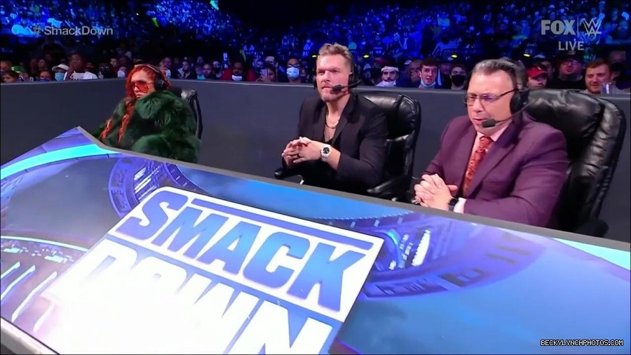 WWE_Friday_Night_SmackDown_2021_10_01_720p_HDTV_x264-NWCHD_mp4_004571752.jpg