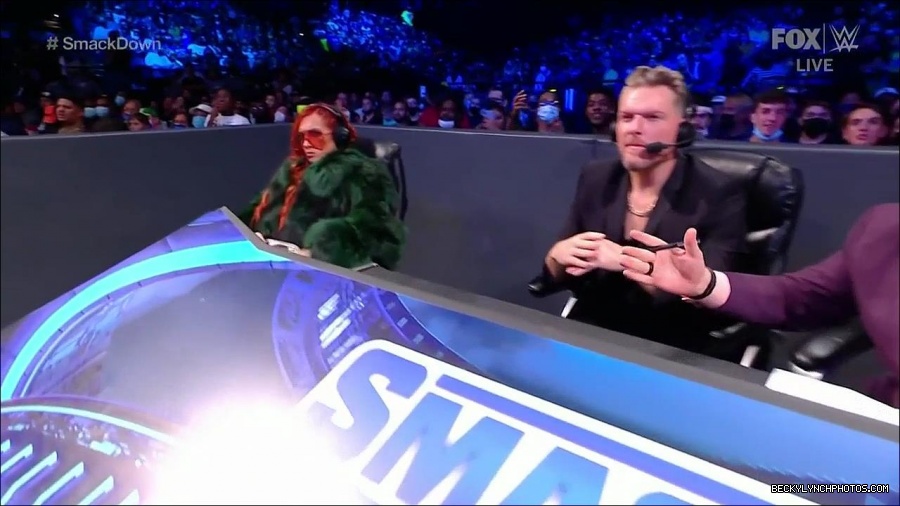 WWE_Friday_Night_SmackDown_2021_10_01_720p_HDTV_x264-NWCHD_mp4_004572453.jpg