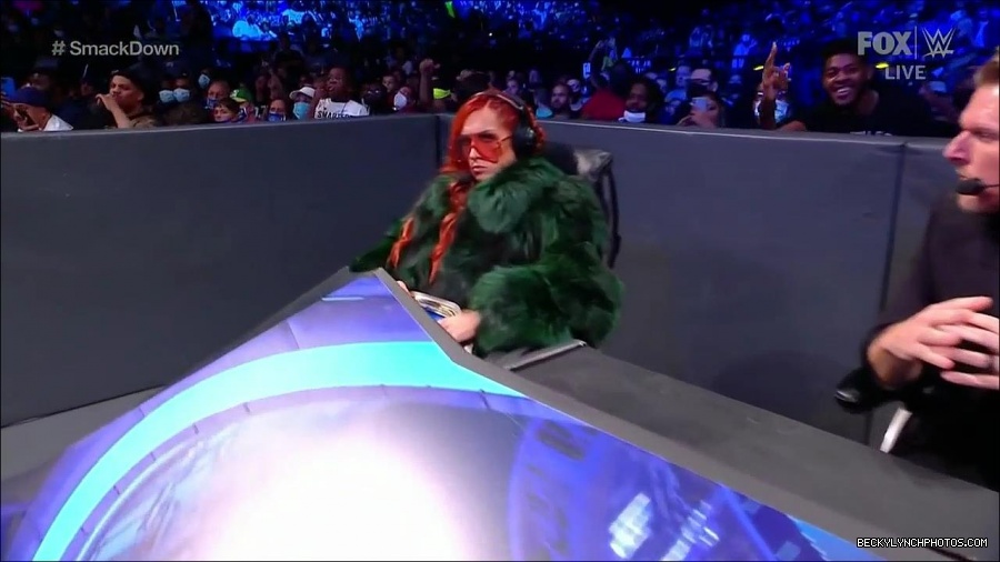 WWE_Friday_Night_SmackDown_2021_10_01_720p_HDTV_x264-NWCHD_mp4_004573153.jpg
