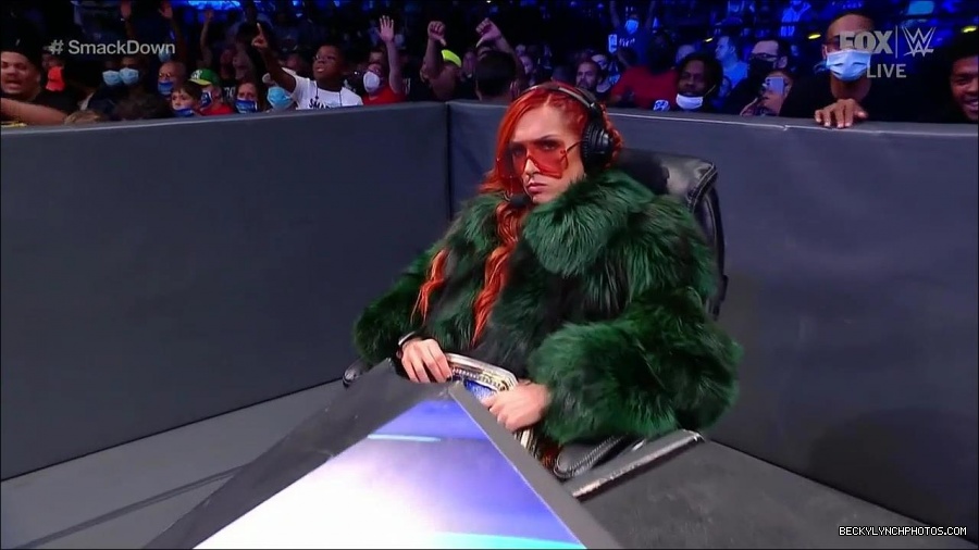 WWE_Friday_Night_SmackDown_2021_10_01_720p_HDTV_x264-NWCHD_mp4_004573854.jpg