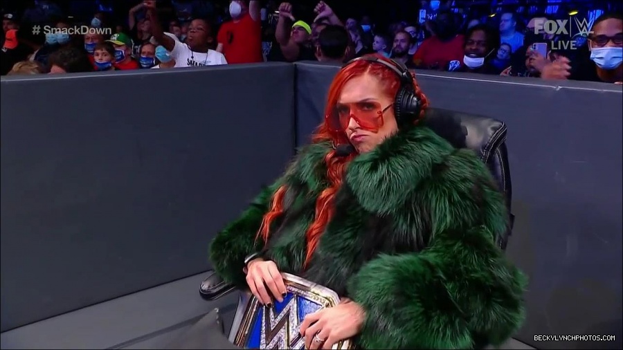 WWE_Friday_Night_SmackDown_2021_10_01_720p_HDTV_x264-NWCHD_mp4_004574555.jpg