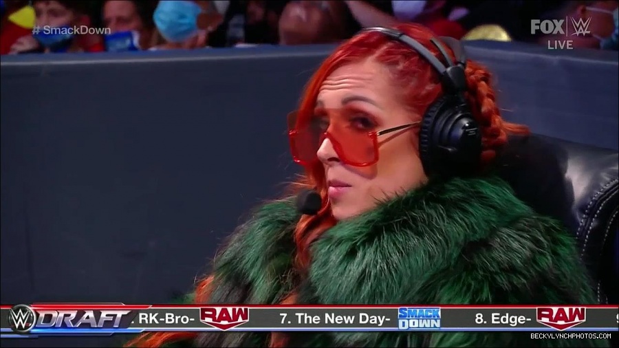 WWE_Friday_Night_SmackDown_2021_10_01_720p_HDTV_x264-NWCHD_mp4_004616597.jpg