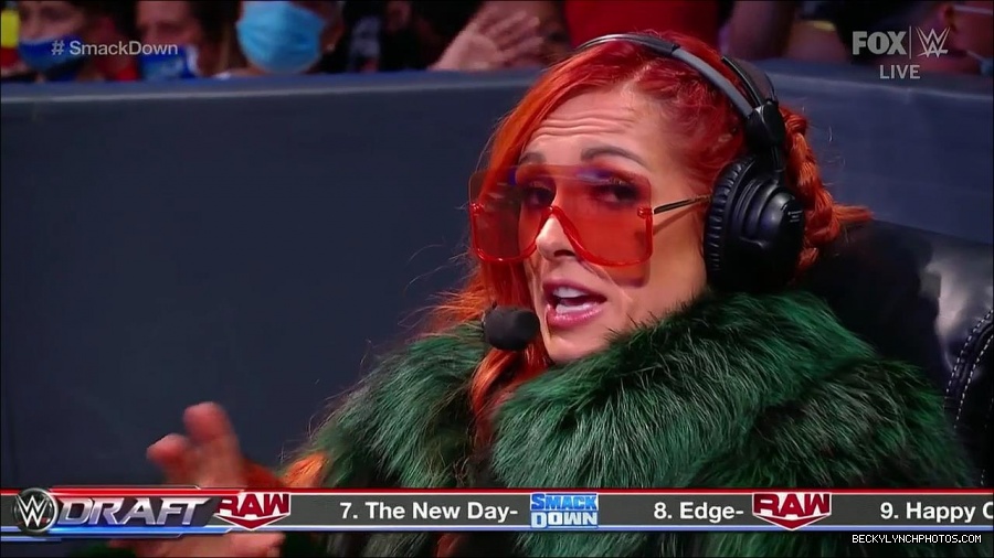 WWE_Friday_Night_SmackDown_2021_10_01_720p_HDTV_x264-NWCHD_mp4_004617297.jpg
