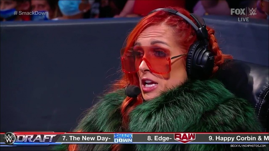 WWE_Friday_Night_SmackDown_2021_10_01_720p_HDTV_x264-NWCHD_mp4_004617998.jpg