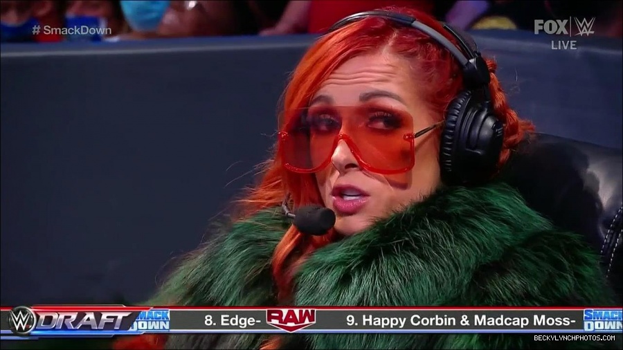 WWE_Friday_Night_SmackDown_2021_10_01_720p_HDTV_x264-NWCHD_mp4_004619400.jpg