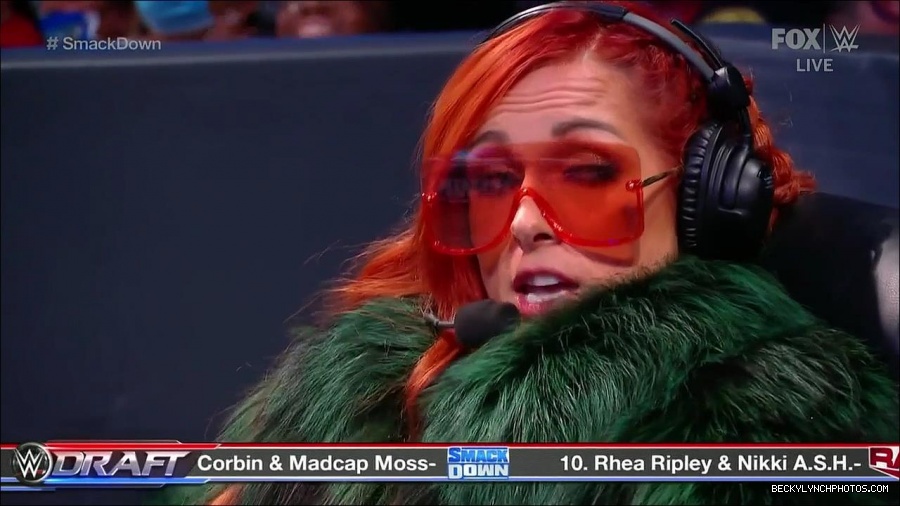 WWE_Friday_Night_SmackDown_2021_10_01_720p_HDTV_x264-NWCHD_mp4_004622202.jpg