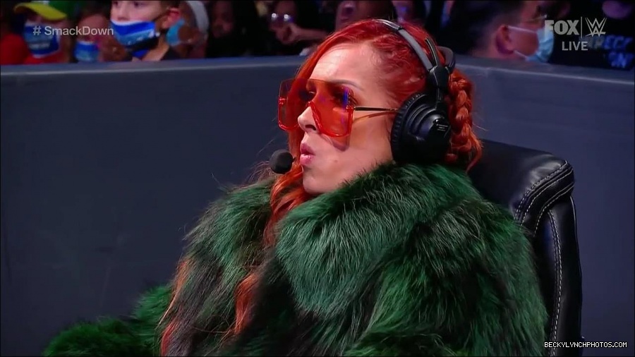 WWE_Friday_Night_SmackDown_2021_10_01_720p_HDTV_x264-NWCHD_mp4_004652332.jpg