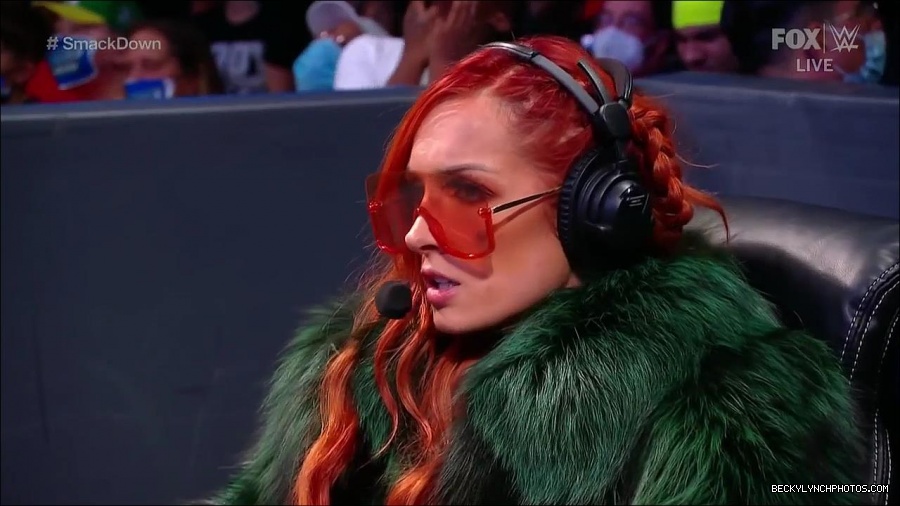 WWE_Friday_Night_SmackDown_2021_10_01_720p_HDTV_x264-NWCHD_mp4_004728008.jpg