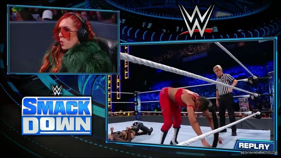 WWE_Friday_Night_SmackDown_2021_10_01_720p_HDTV_x264-NWCHD_mp4_004736416.jpg