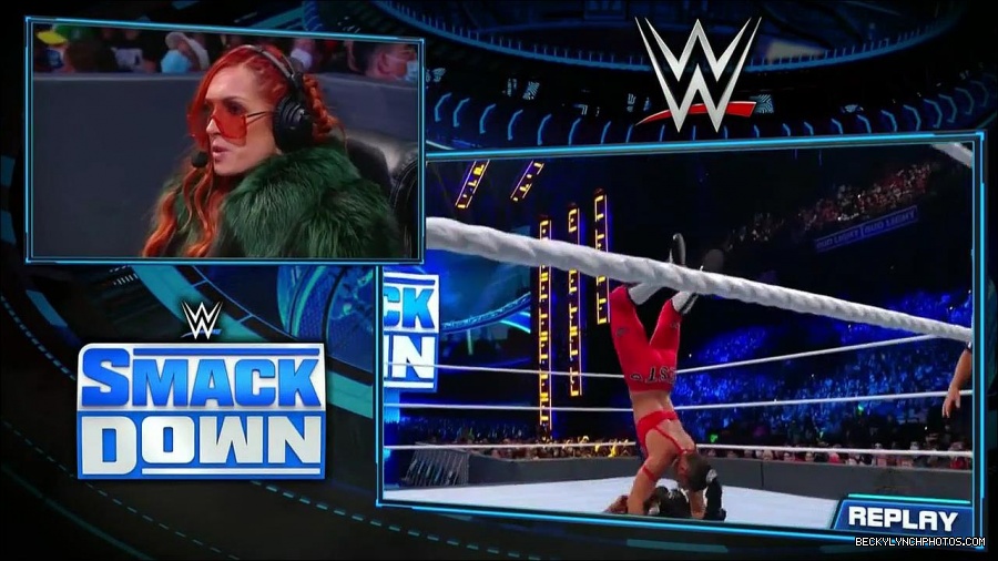 WWE_Friday_Night_SmackDown_2021_10_01_720p_HDTV_x264-NWCHD_mp4_004737117.jpg