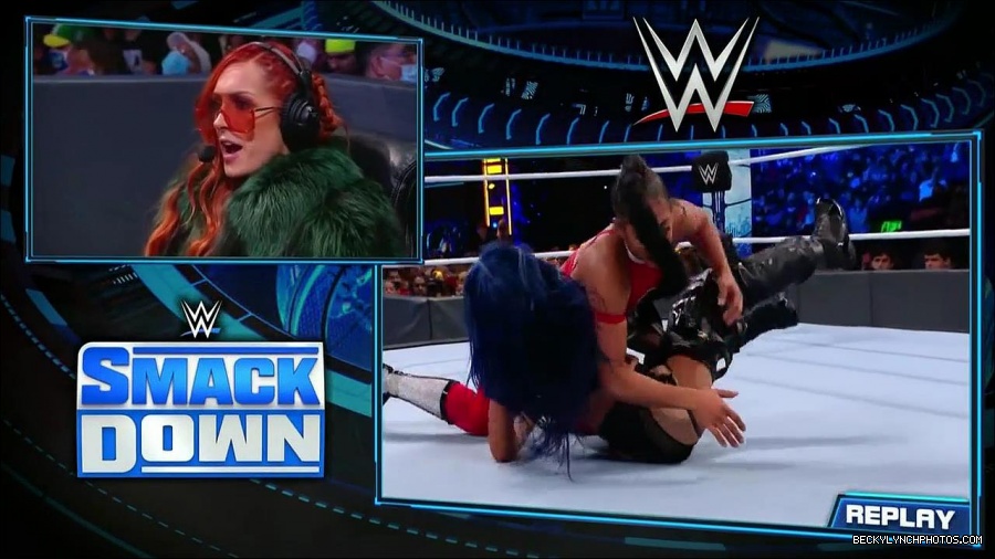 WWE_Friday_Night_SmackDown_2021_10_01_720p_HDTV_x264-NWCHD_mp4_004737818.jpg