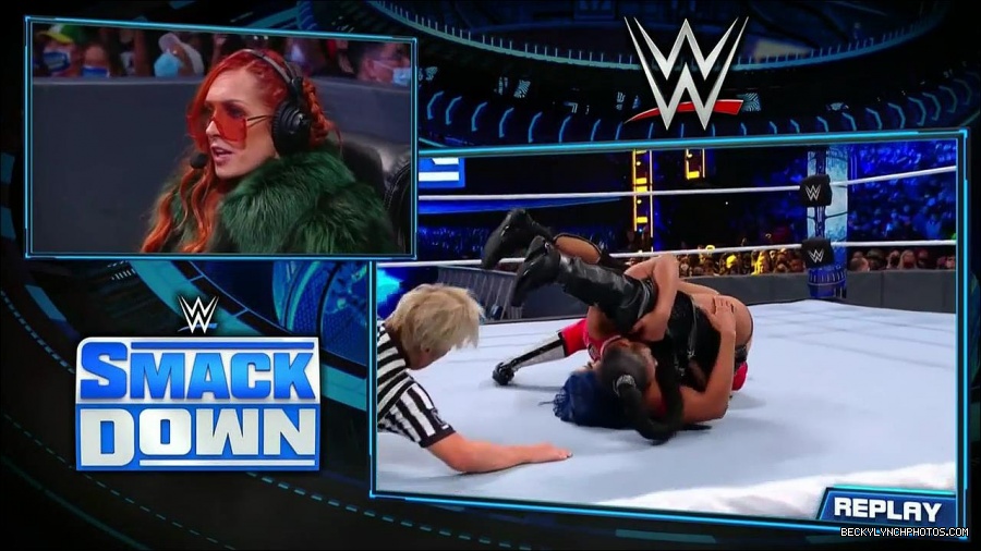 WWE_Friday_Night_SmackDown_2021_10_01_720p_HDTV_x264-NWCHD_mp4_004739219.jpg