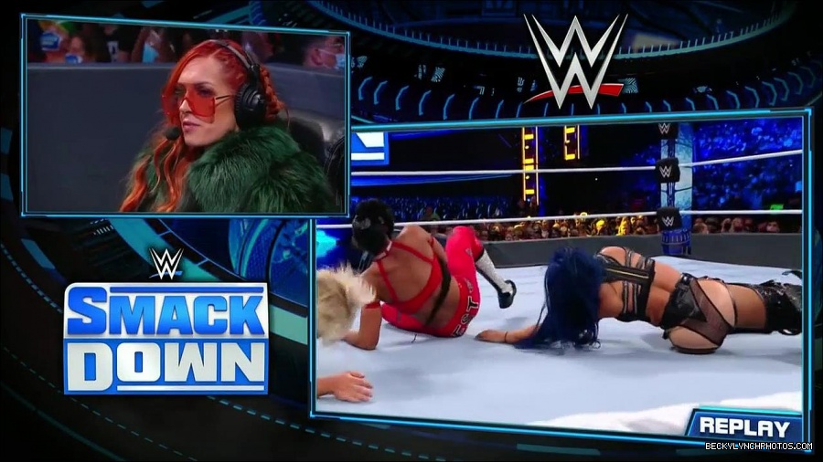 WWE_Friday_Night_SmackDown_2021_10_01_720p_HDTV_x264-NWCHD_mp4_004740621.jpg