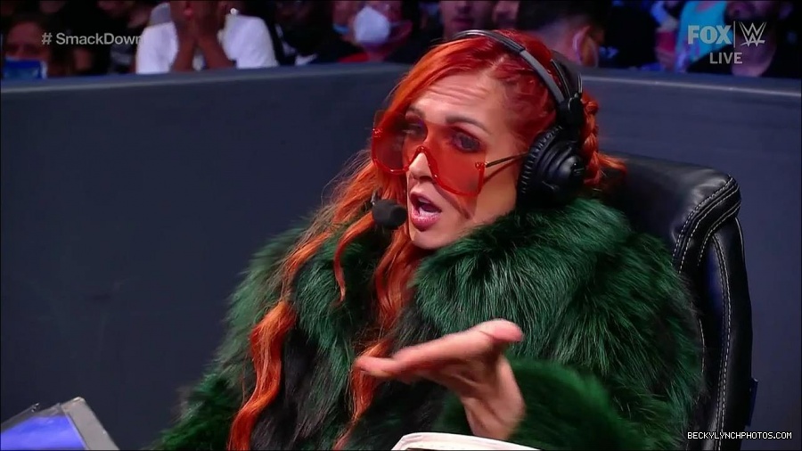 WWE_Friday_Night_SmackDown_2021_10_01_720p_HDTV_x264-NWCHD_mp4_004791071.jpg
