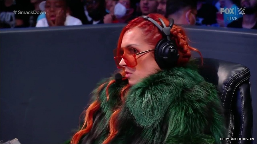 WWE_Friday_Night_SmackDown_2021_10_01_720p_HDTV_x264-NWCHD_mp4_004793173.jpg