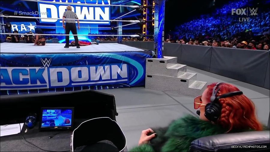 WWE_Friday_Night_SmackDown_2021_10_01_720p_HDTV_x264-NWCHD_mp4_004800881.jpg